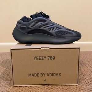 🔴SOLD🔴 YEEZY 700 V3 ALVAH